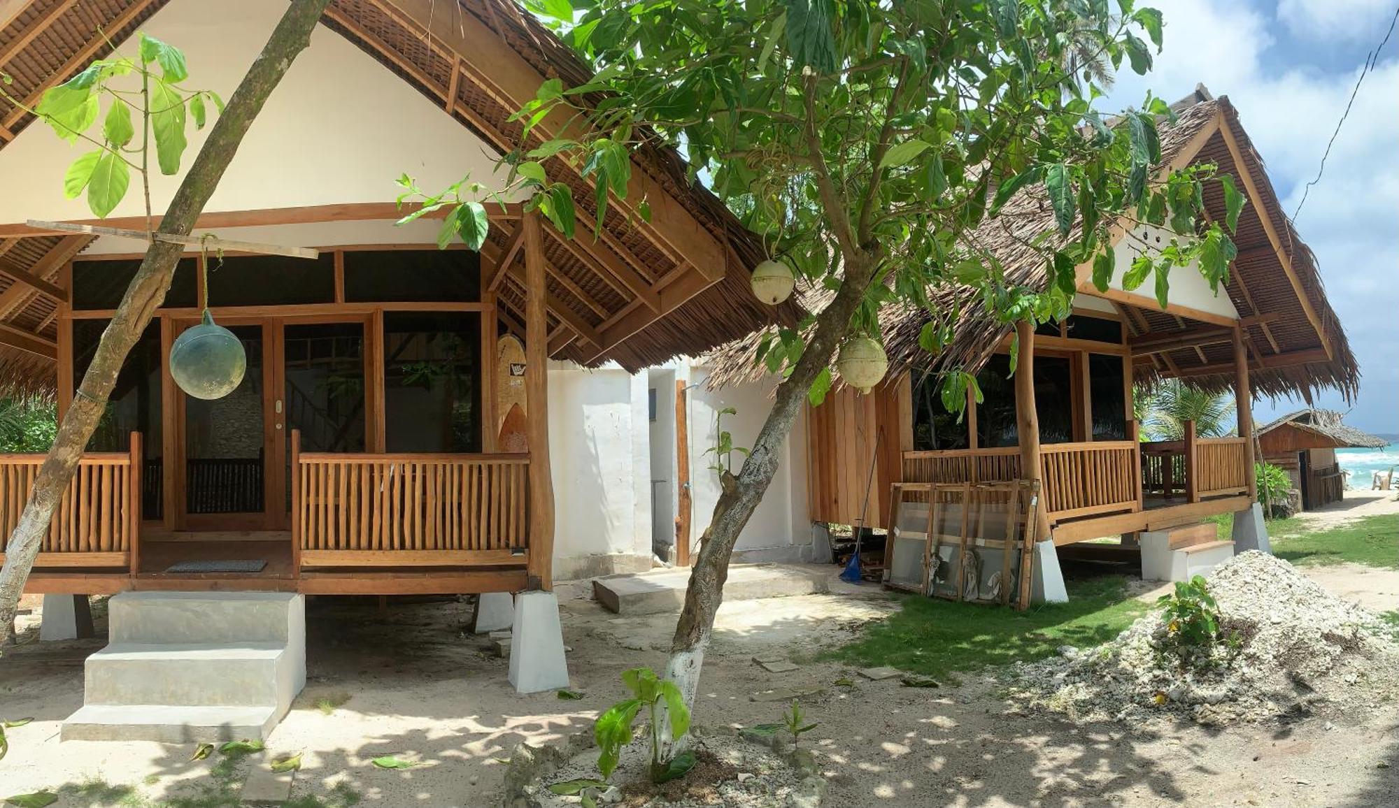 Lances Surf Camp Homestay *
