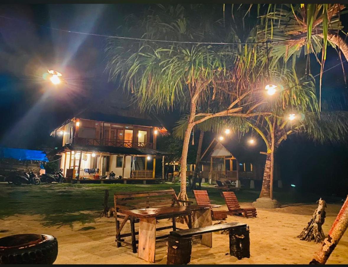 Lances Surf Camp Katiet