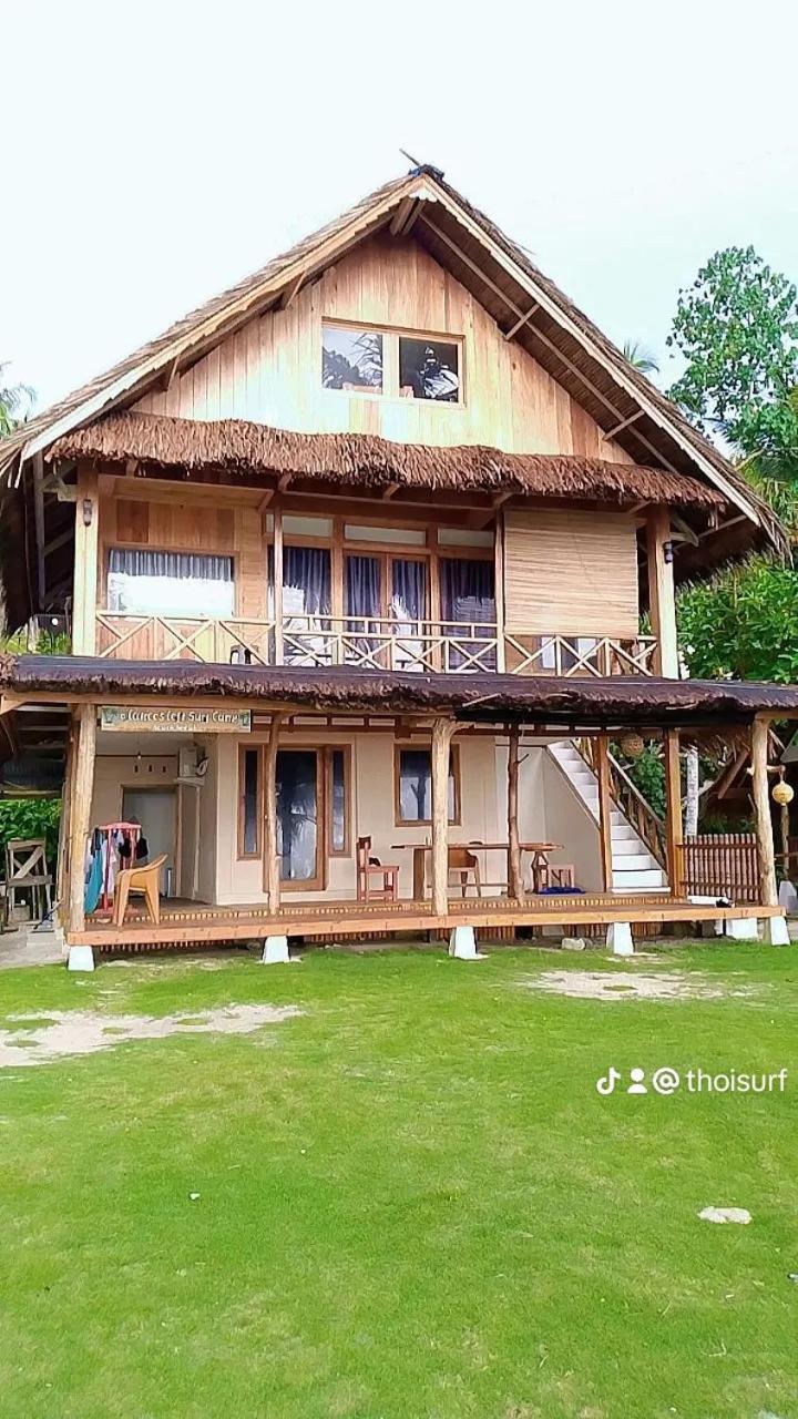 Lances Surf Camp Homestay *
